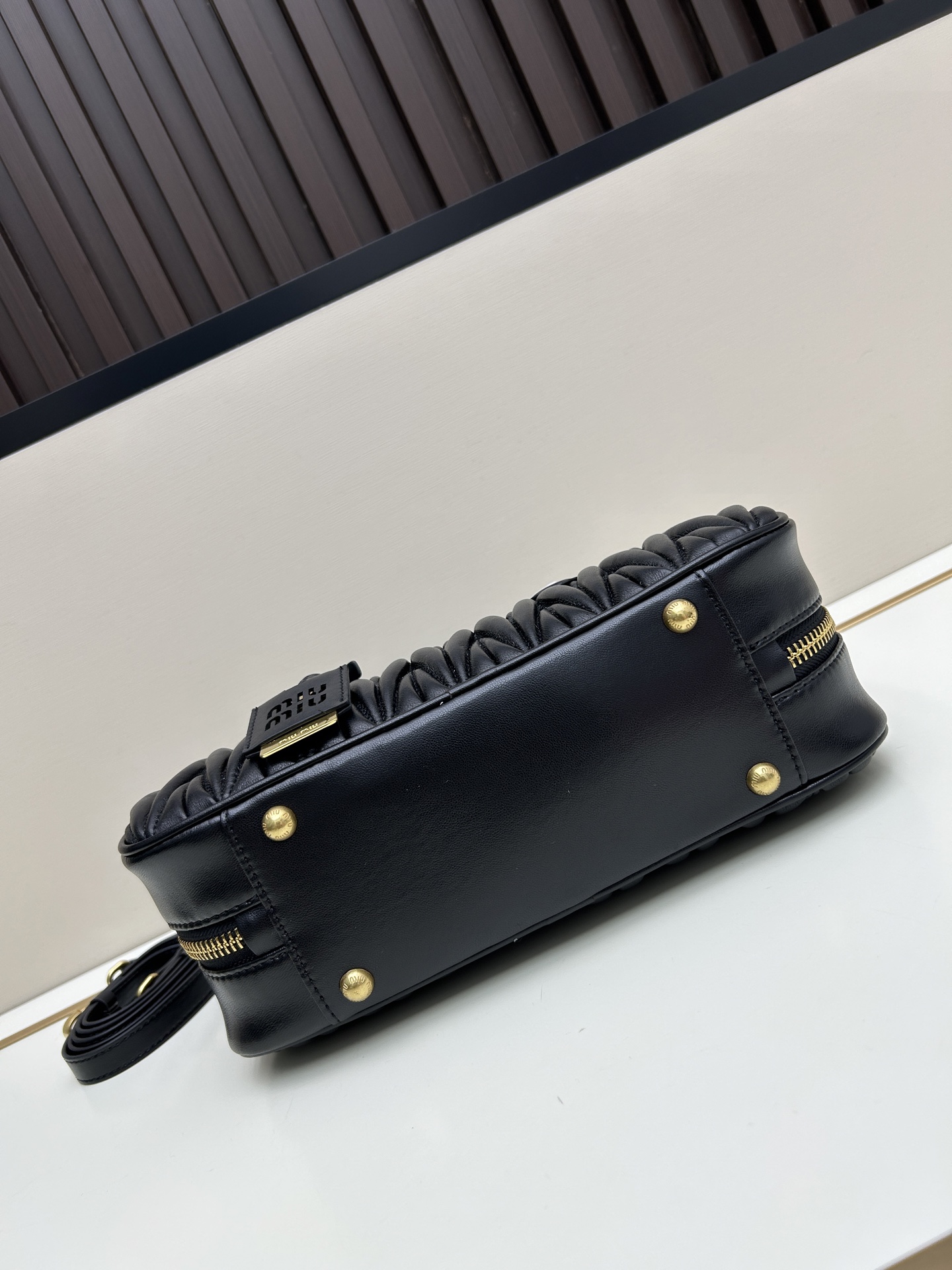 ミュウミュウ「MIUMIU」レディースファッションハンドバッグとショルダーバッグ