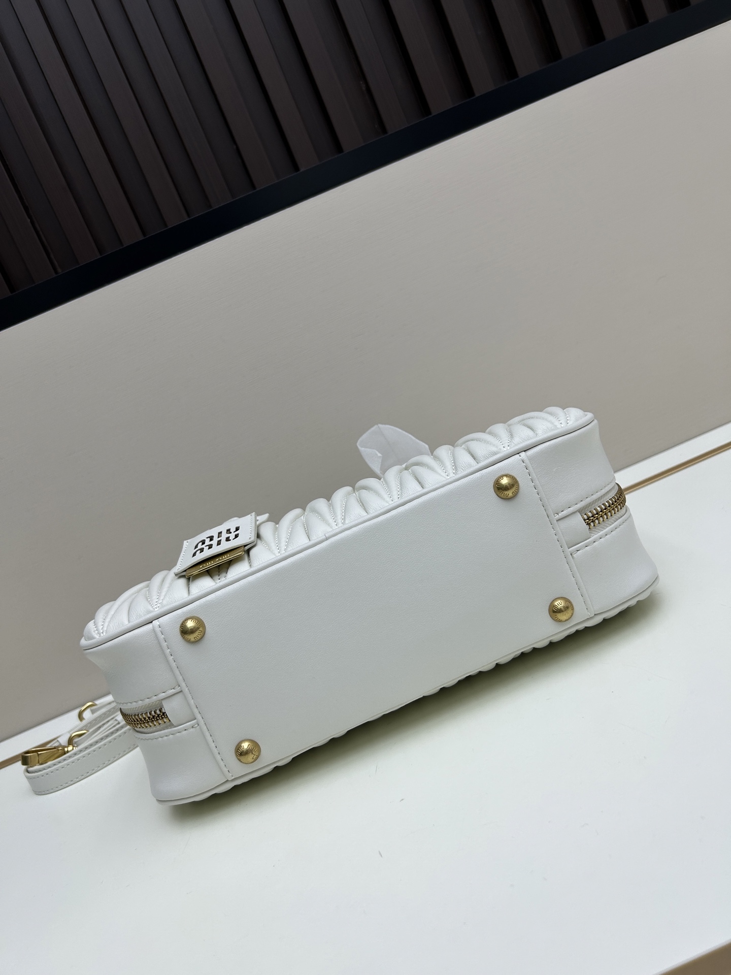 ミュウミュウ「MIUMIU」レディースファッションハンドバッグとショルダーバッグ