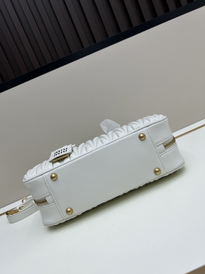 ミュウミュウ「MIUMIU」レディースファッションハンドバッグとショルダーバッグ