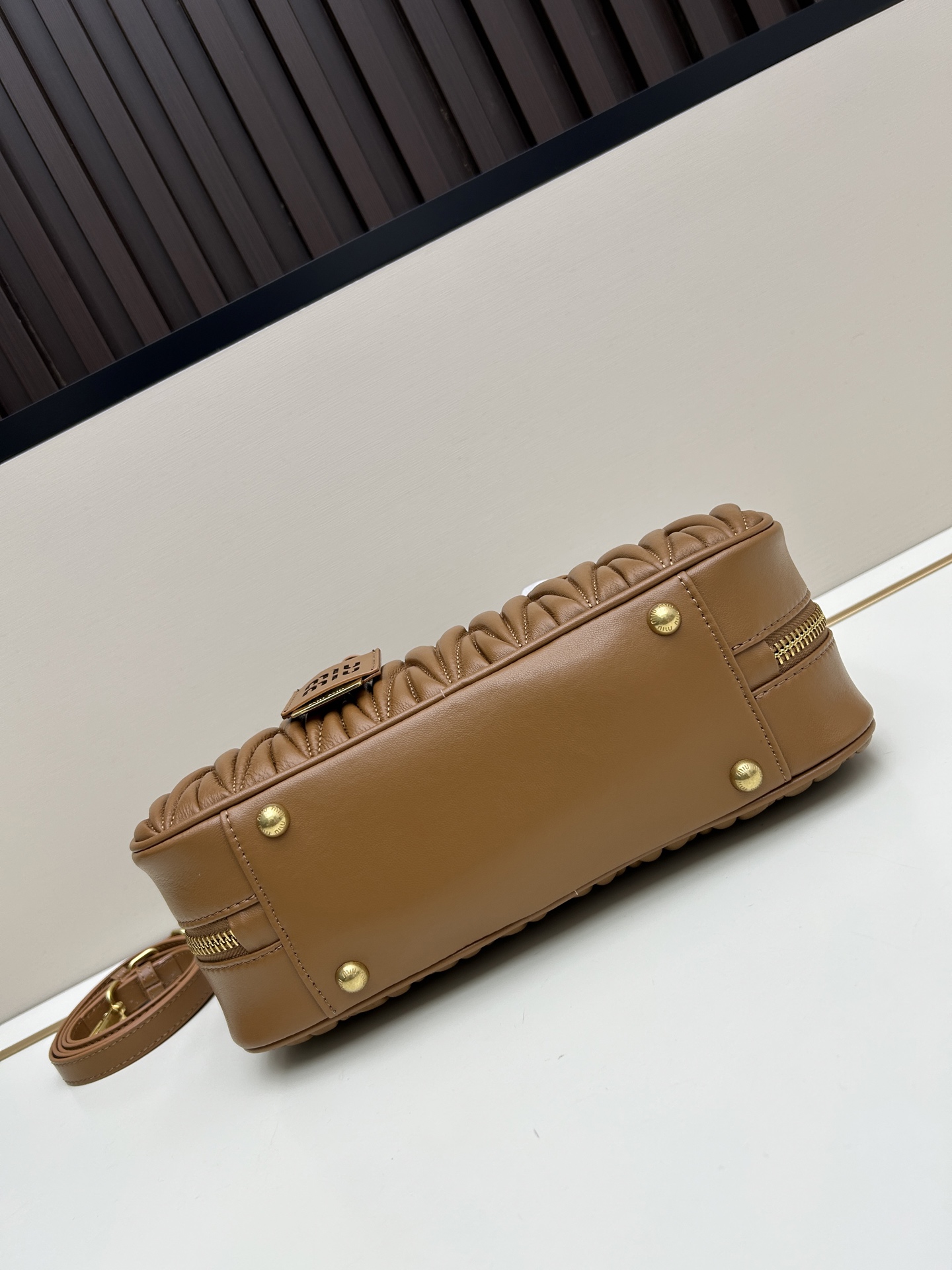 ミュウミュウ「MIUMIU」レディースファッションハンドバッグとショルダーバッグ