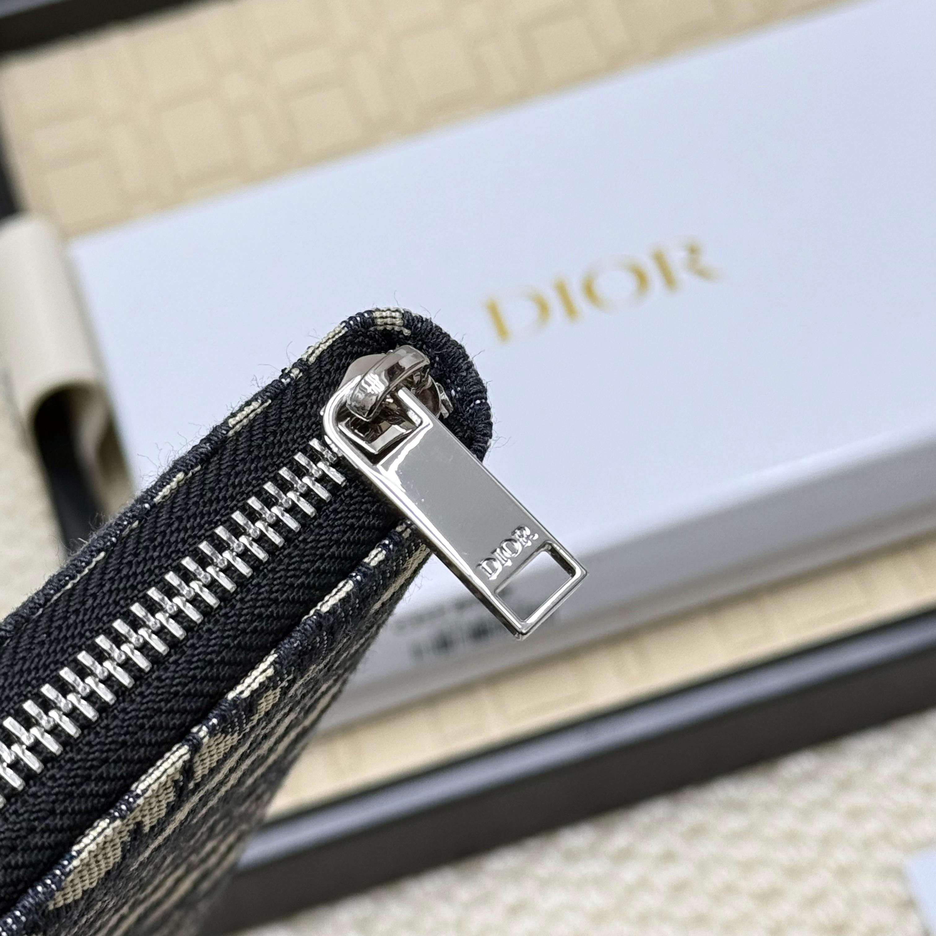 ディオール「Dior」 クラシックな高級品さいふ