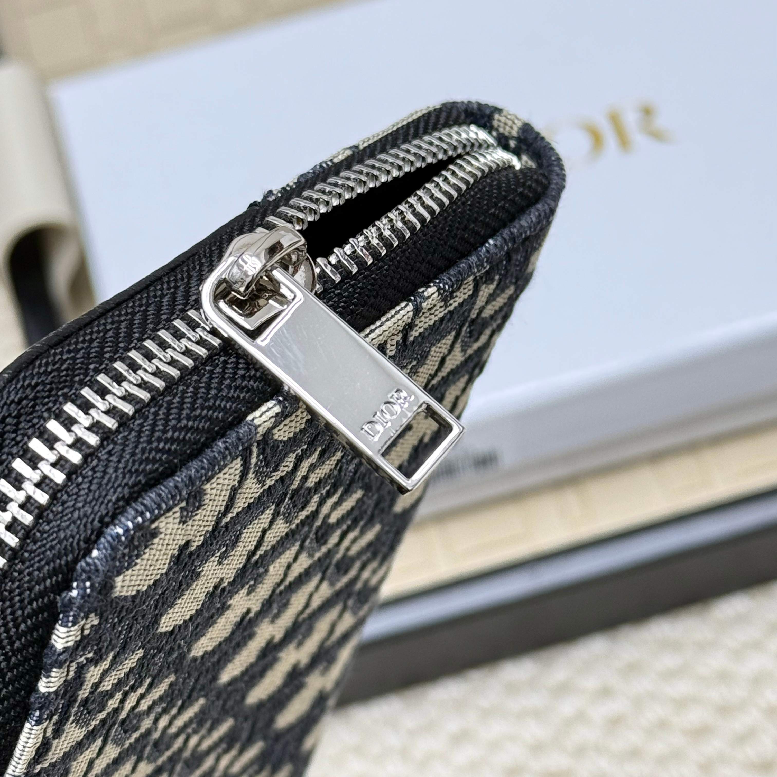 ディオール「Dior」 クラシックな高級品さいふ