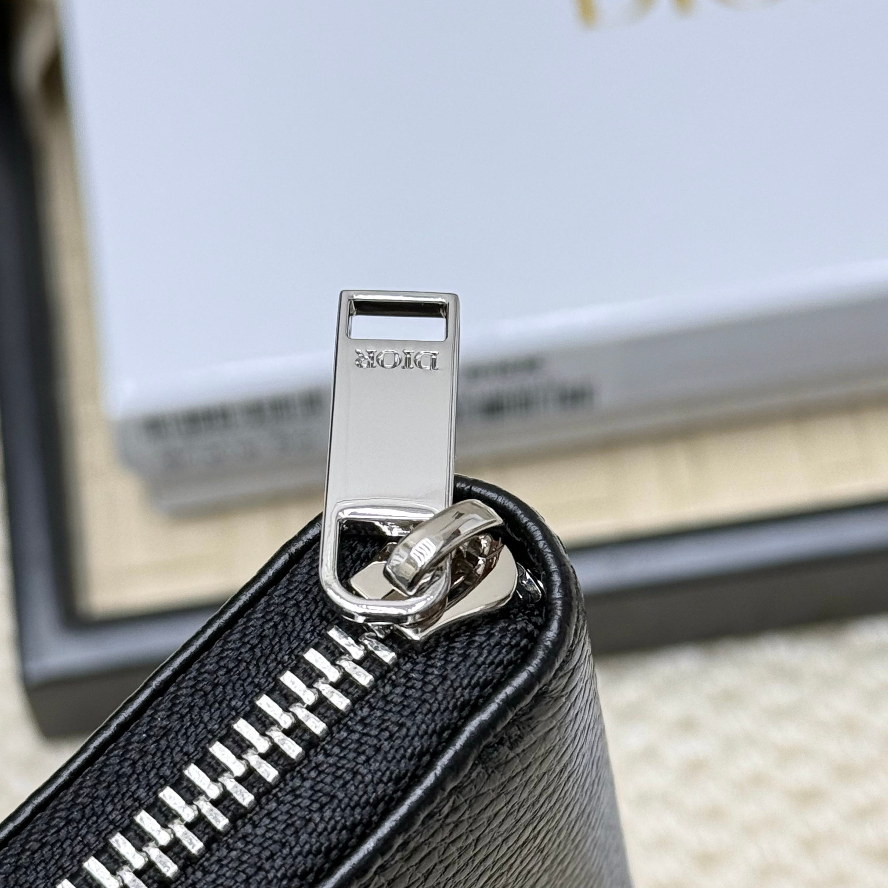 ディオール「Dior」 クラシックな高級品さいふ