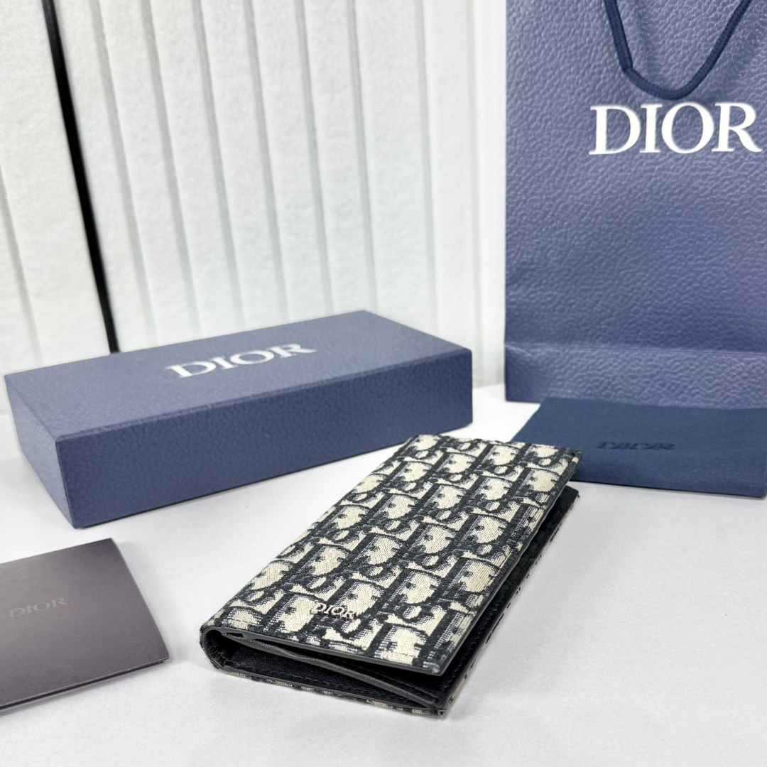 ディオール「Dior」 クラシックな高級品さいふ