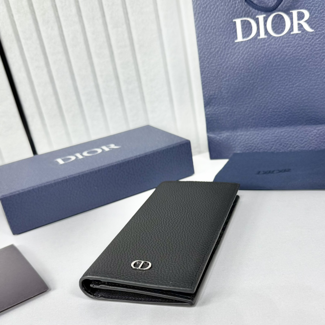 ディオール「Dior」 クラシックな高級品さいふ