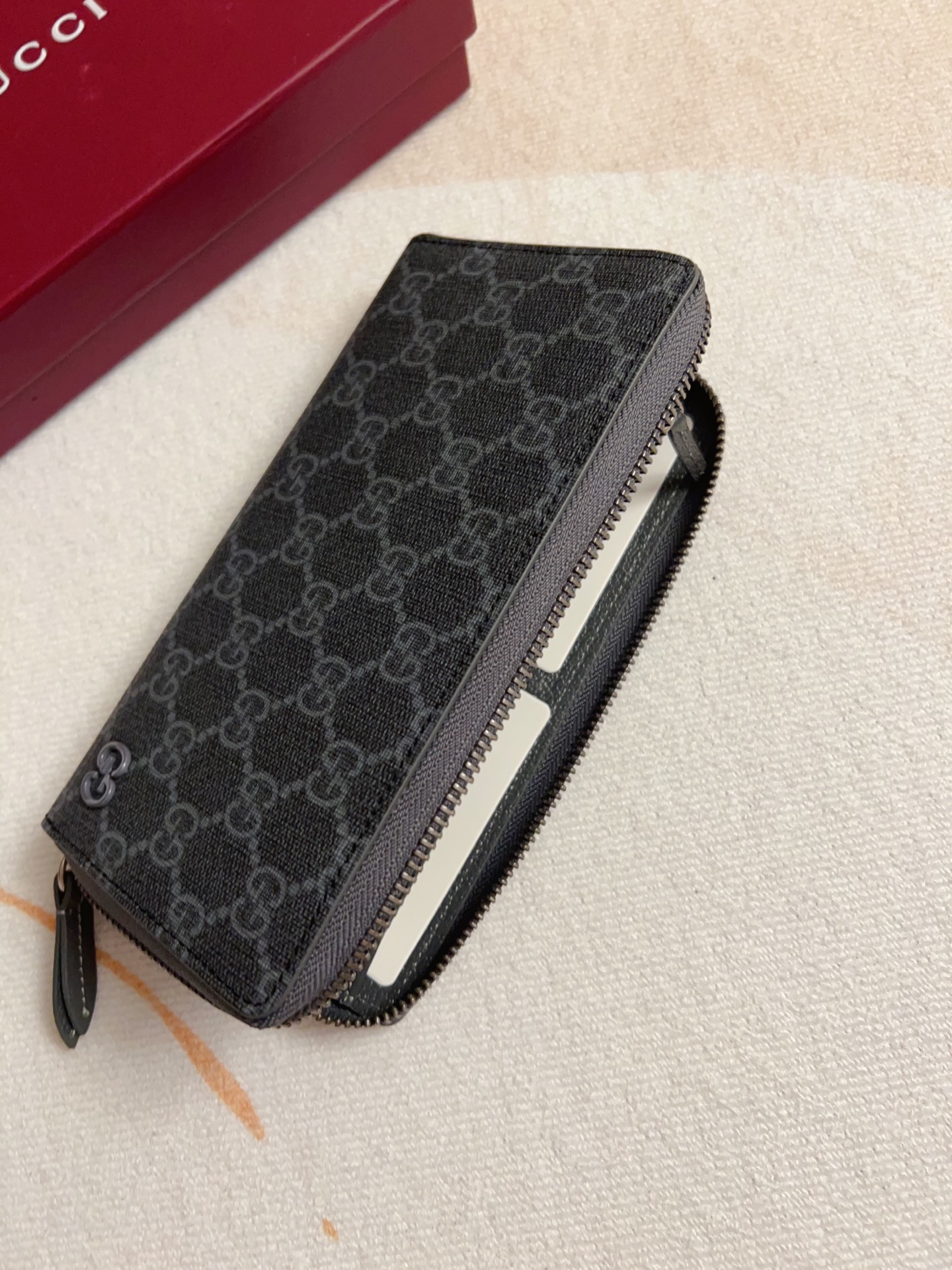 グッチ「Gucci」 クラシックなモノグラムウォレット