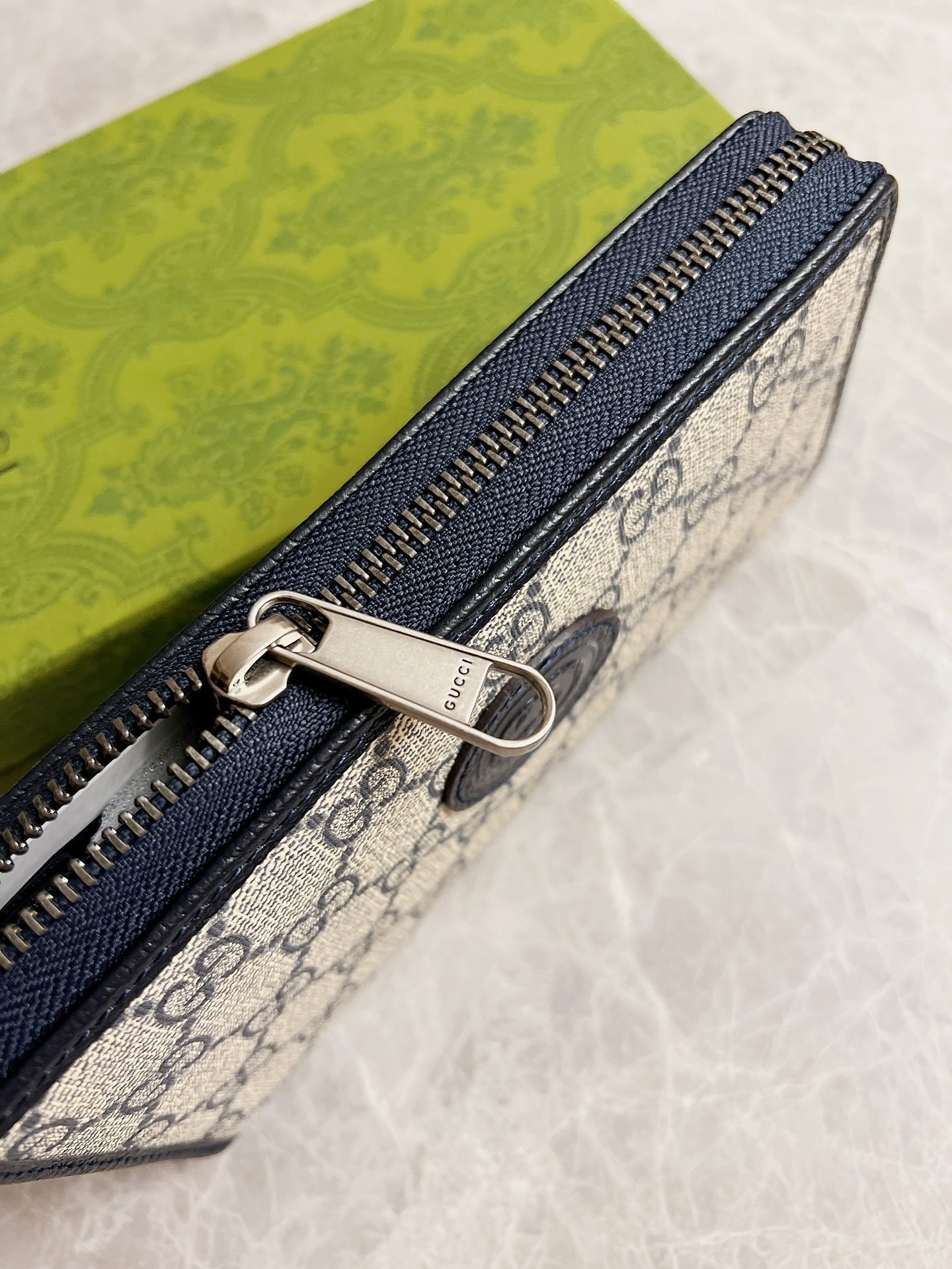 グッチ「Gucci」 クラシックなモノグラムウォレット