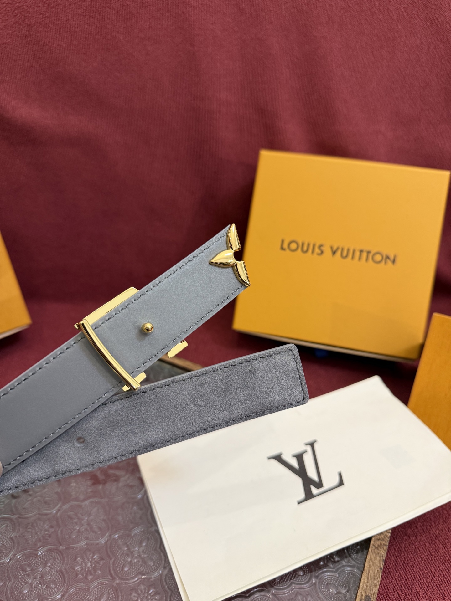 Louis Vuitton ルイヴィトンの新作女性用ベルト（リバーシブル）