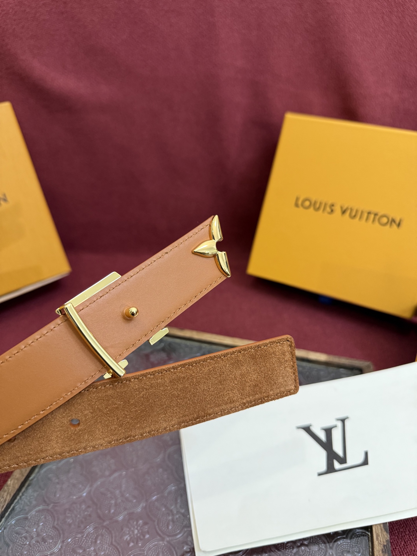 Louis Vuitton ルイヴィトンの新作女性用ベルト（リバーシブル）