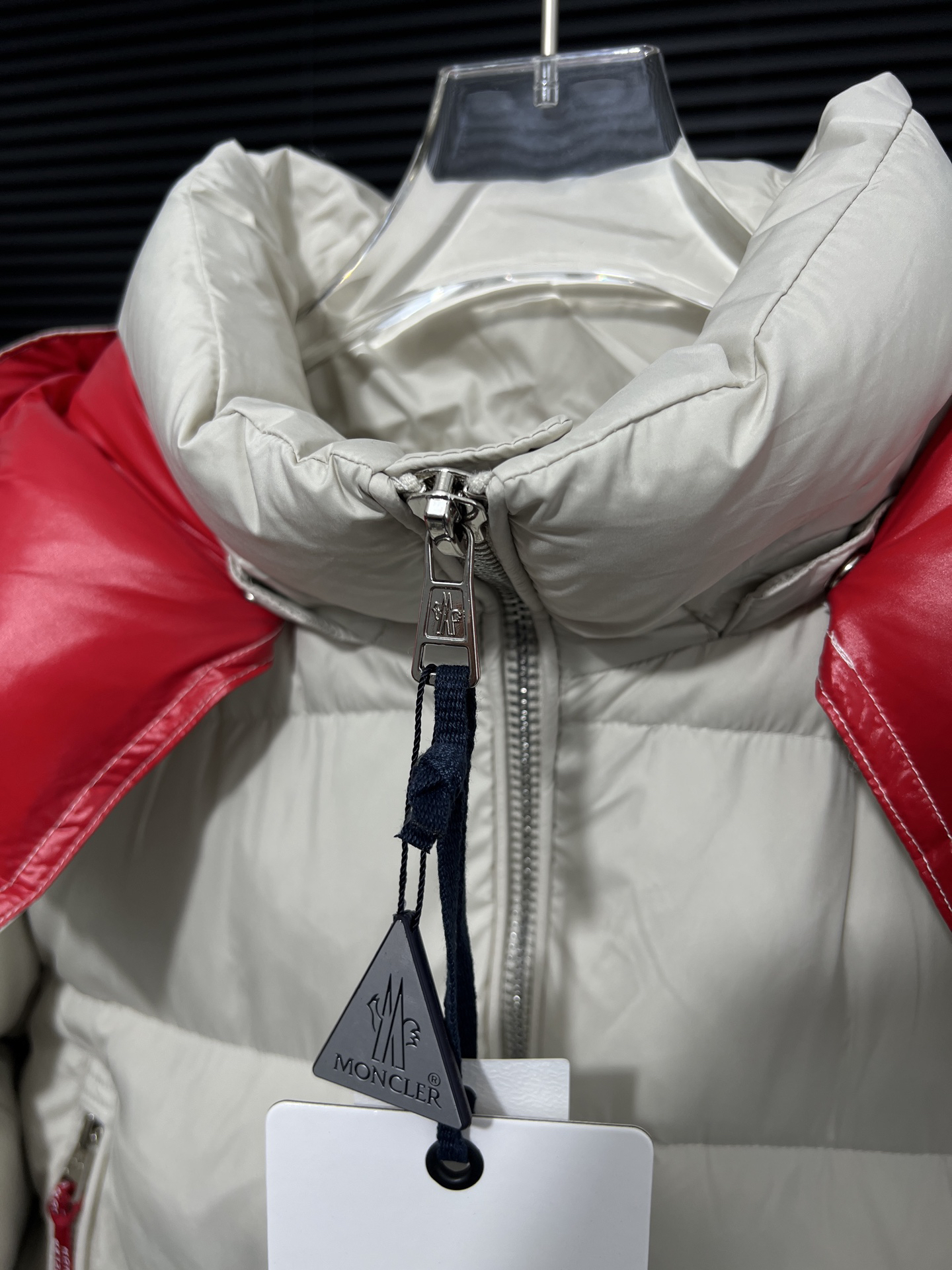 モンクレール シーズン別 ロングダウンコート