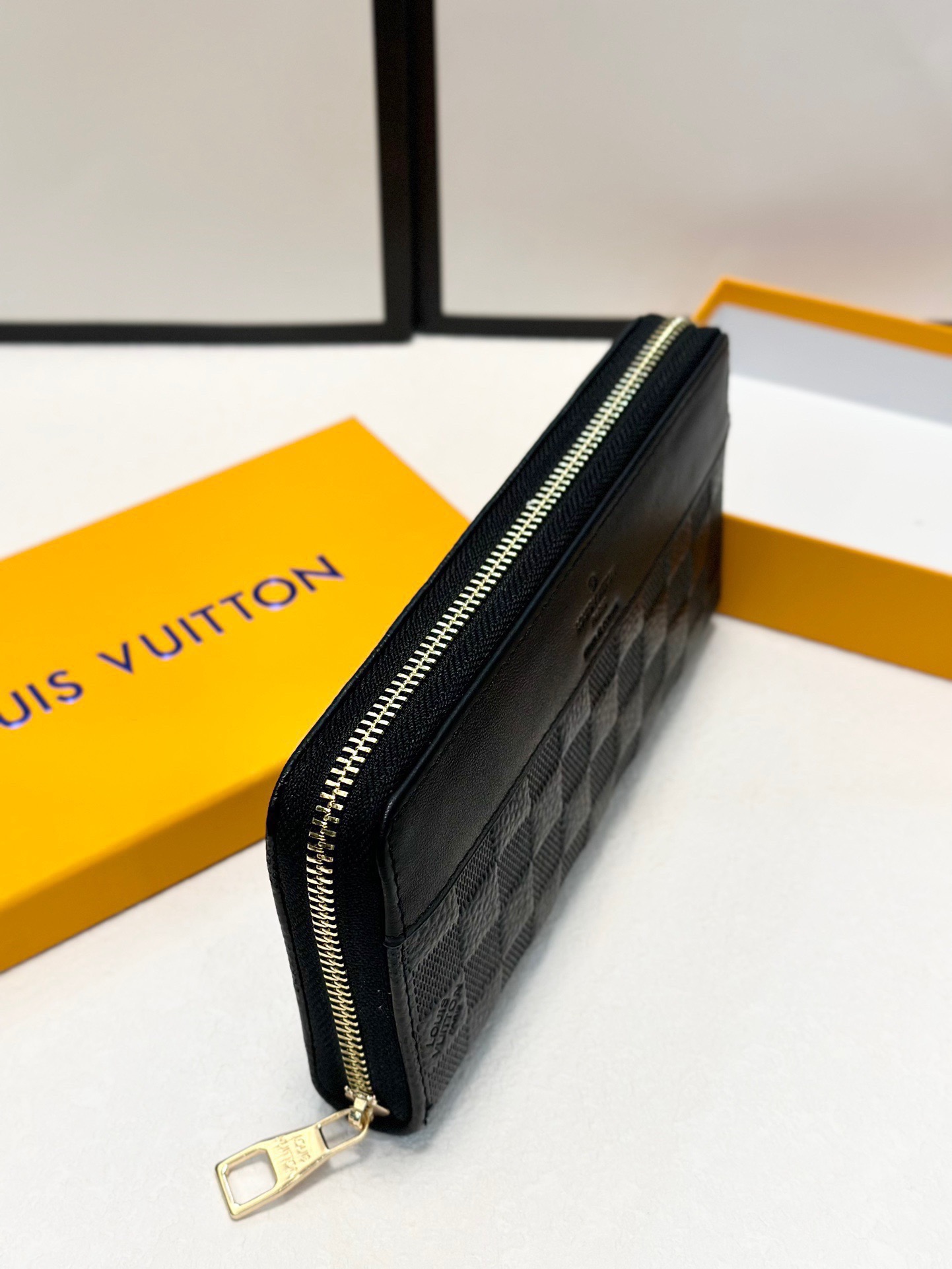 Louis Vuitton  ルイ・ヴィトン 新作 牛革財布