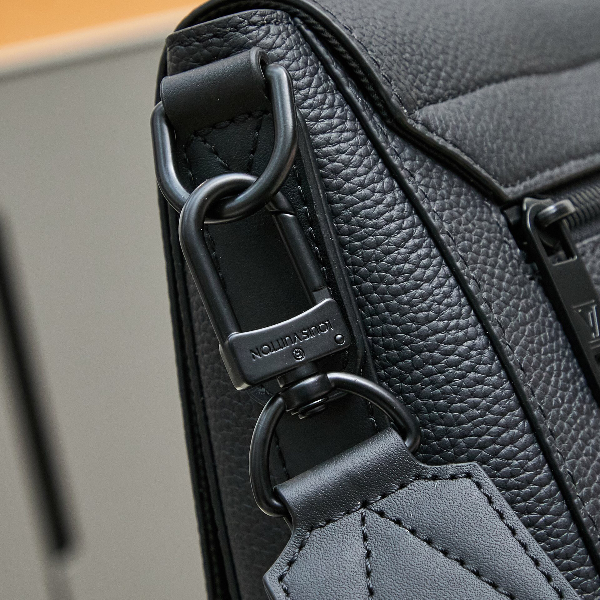 Louis Vuitton  ルイ・ヴィトン シーズナル ワンショルダーバッグ