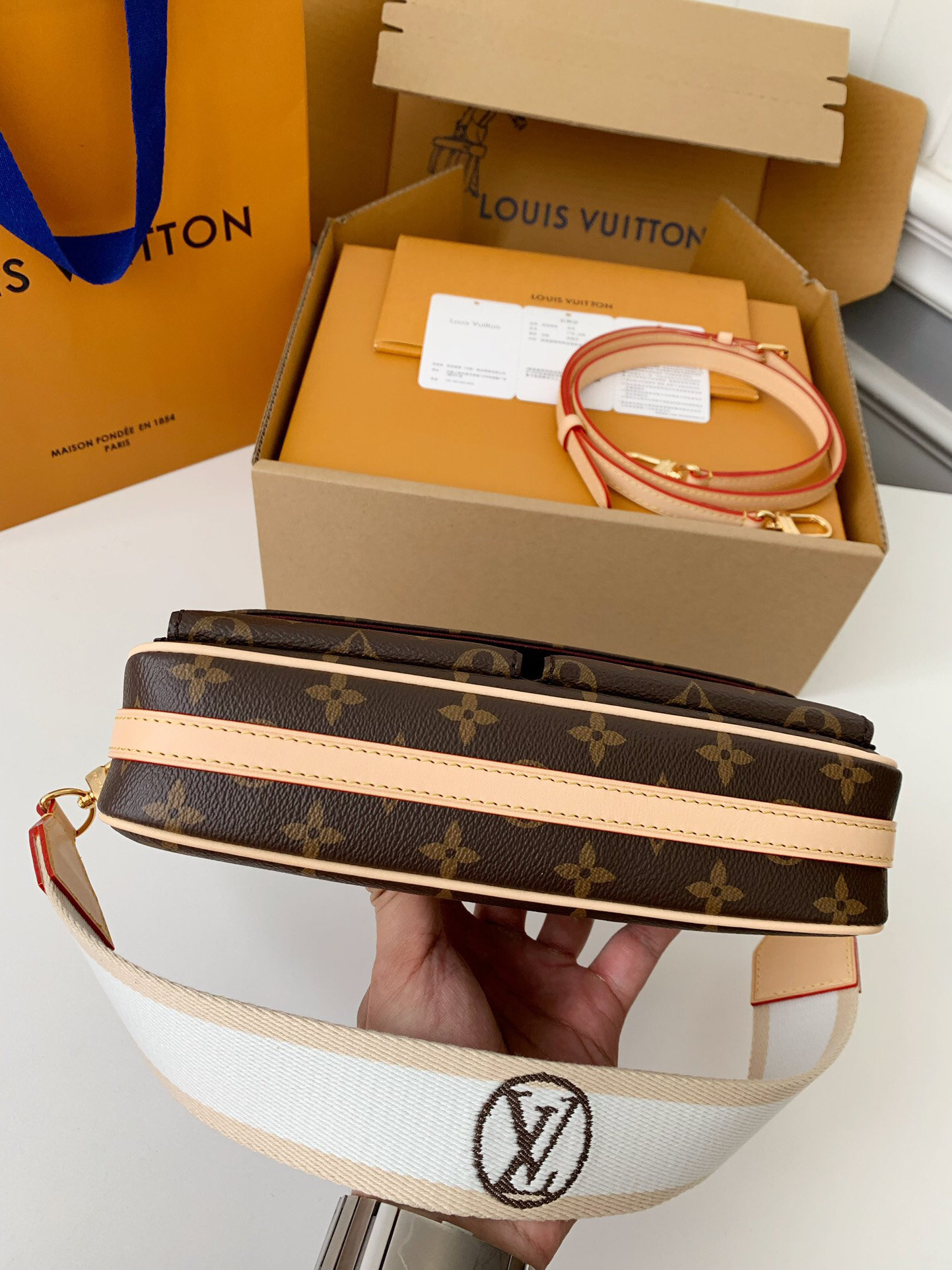 Louis Vuitton  ルイ・ヴィトン シーズナル ワンショルダーバッグ 
