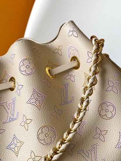 Louis Vuitton  ルイ・ヴィトン シーズナル ワンショルダーバッグ 