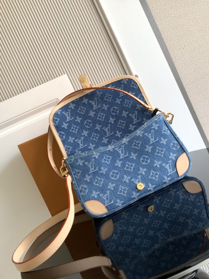 Louis Vuitton  ルイ・ヴィトン シーズナル ワンショルダーバッグ 