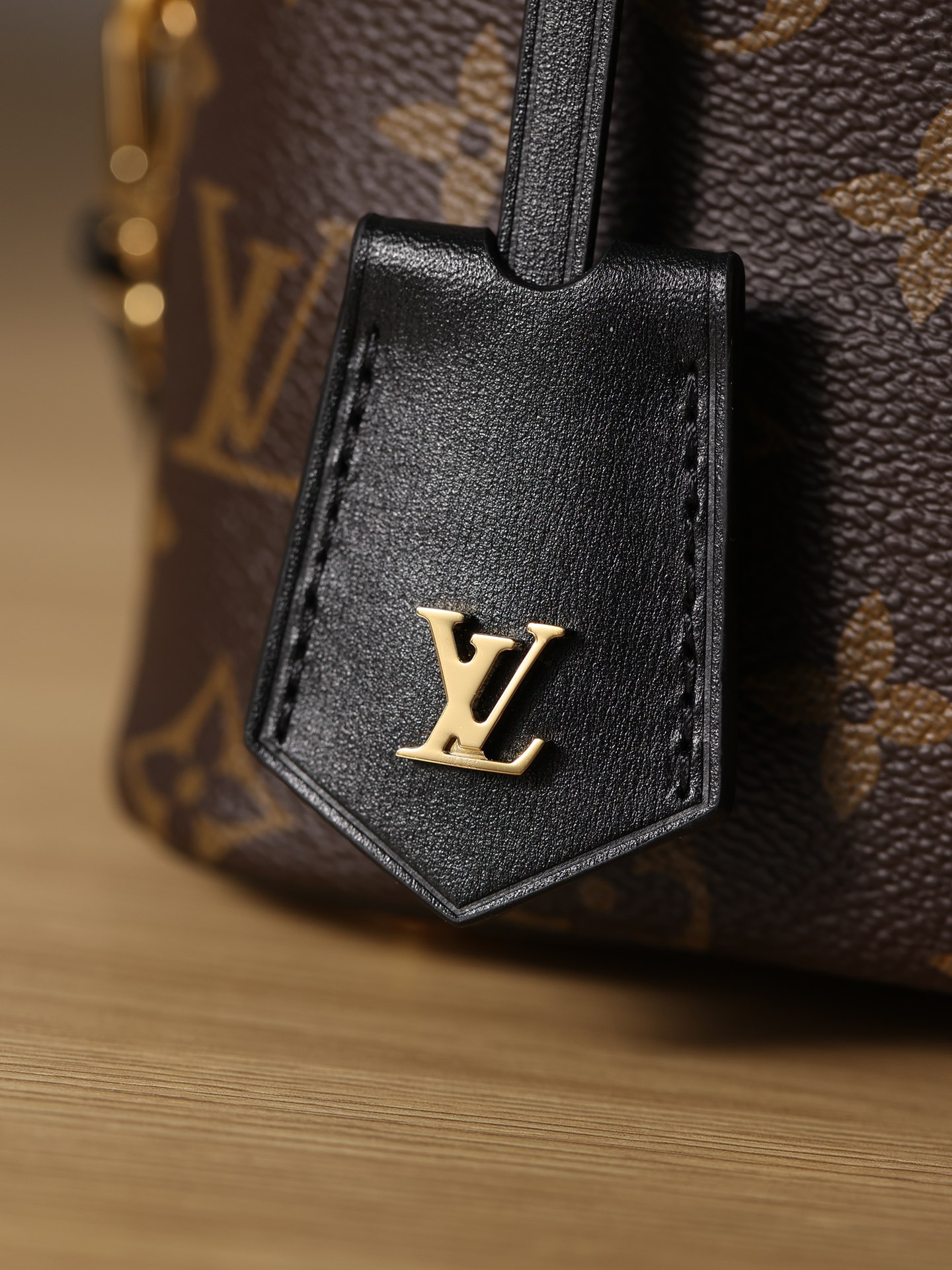 Louis Vuitton  ルイ・ヴィトン シーズナル ワンショルダーバッグ 