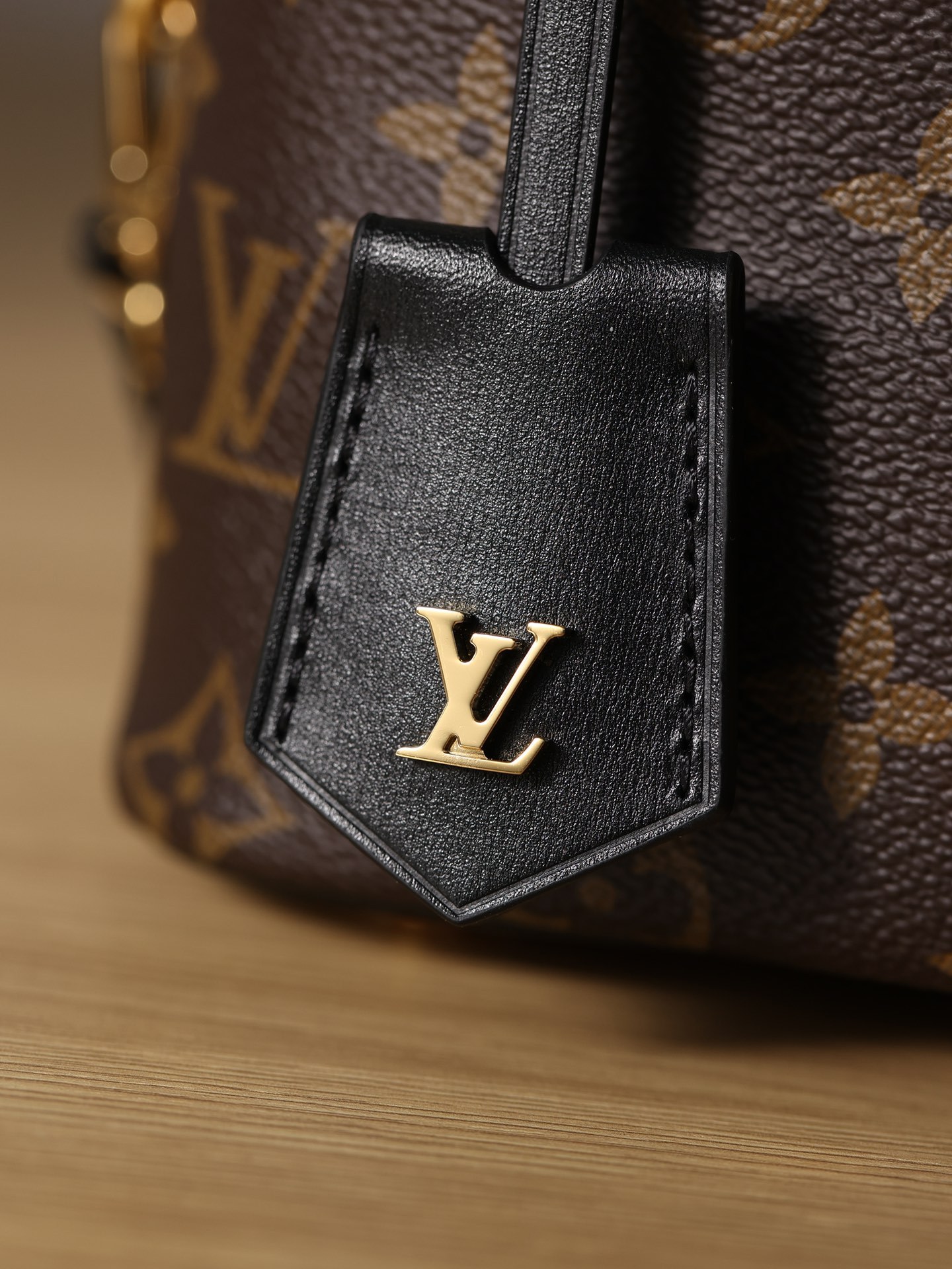Louis Vuitton  ルイ・ヴィトン シーズナル ワンショルダーバッグ 