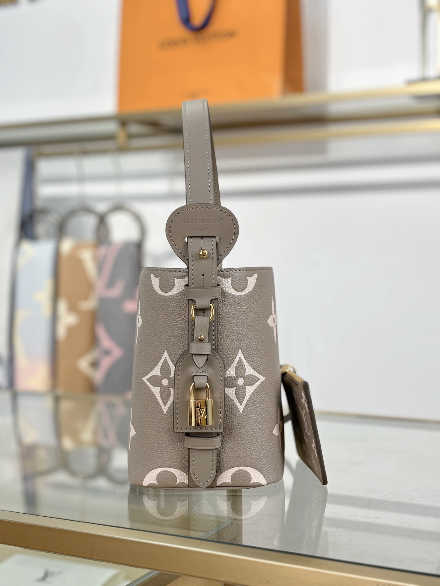 Louis Vuitton  ルイ・ヴィトン シーズナル ワンショルダーバッグ 