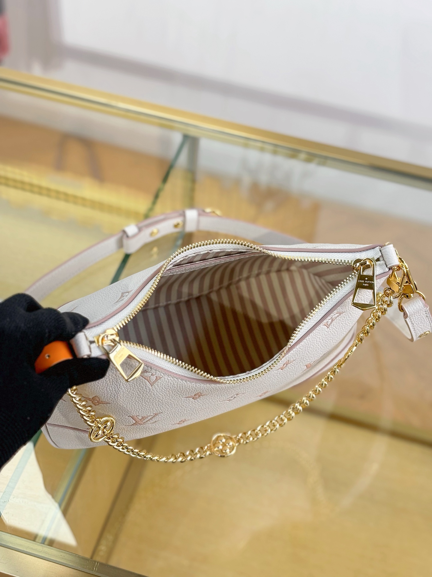 Louis Vuitton  ルイ・ヴィトン シーズナル ワンショルダーバッグ 