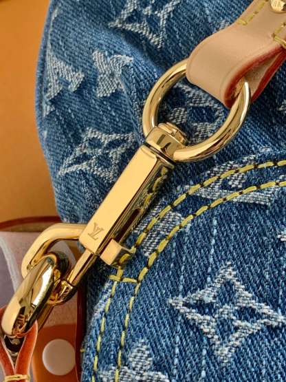 Louis Vuitton  ルイ・ヴィトン シーズナル ワンショルダーバッグ 