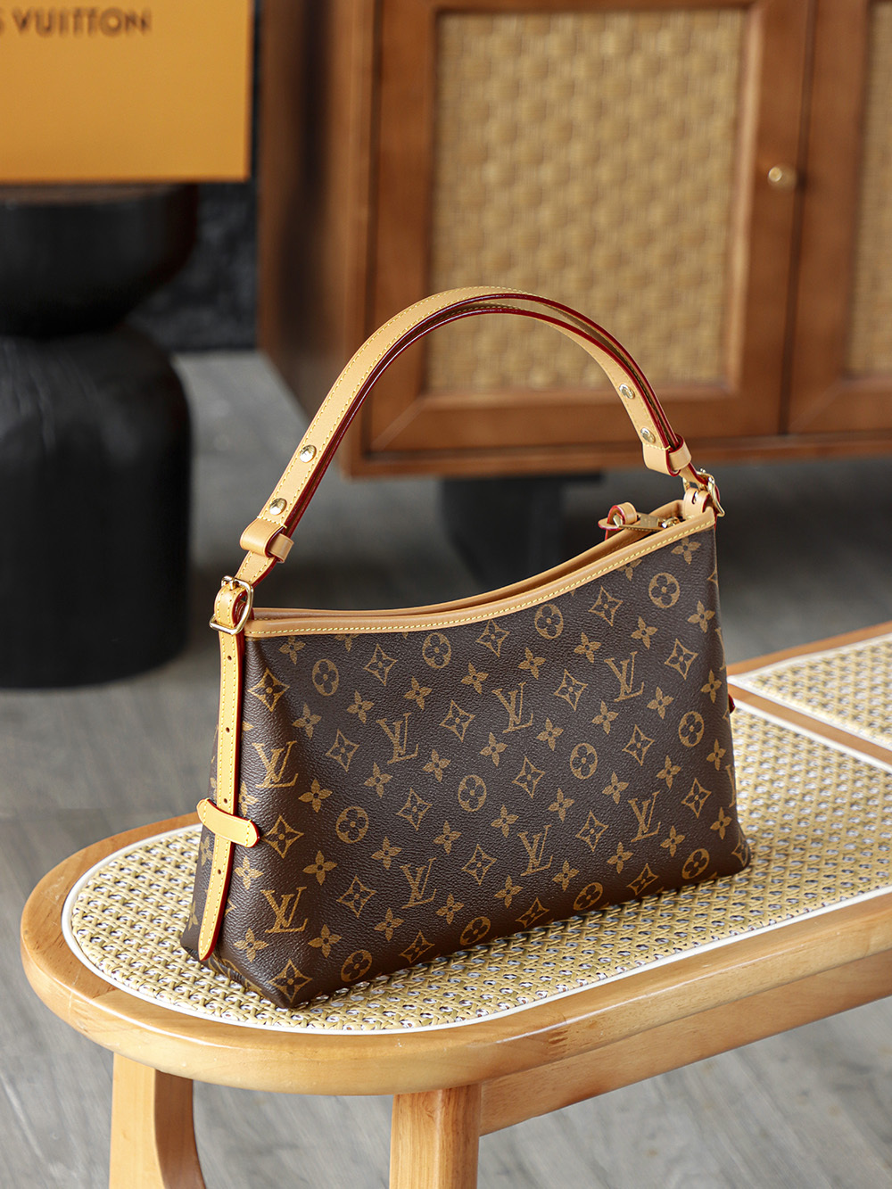 Louis Vuitton  ルイ・ヴィトン シーズナル ワンショルダーバッグ 