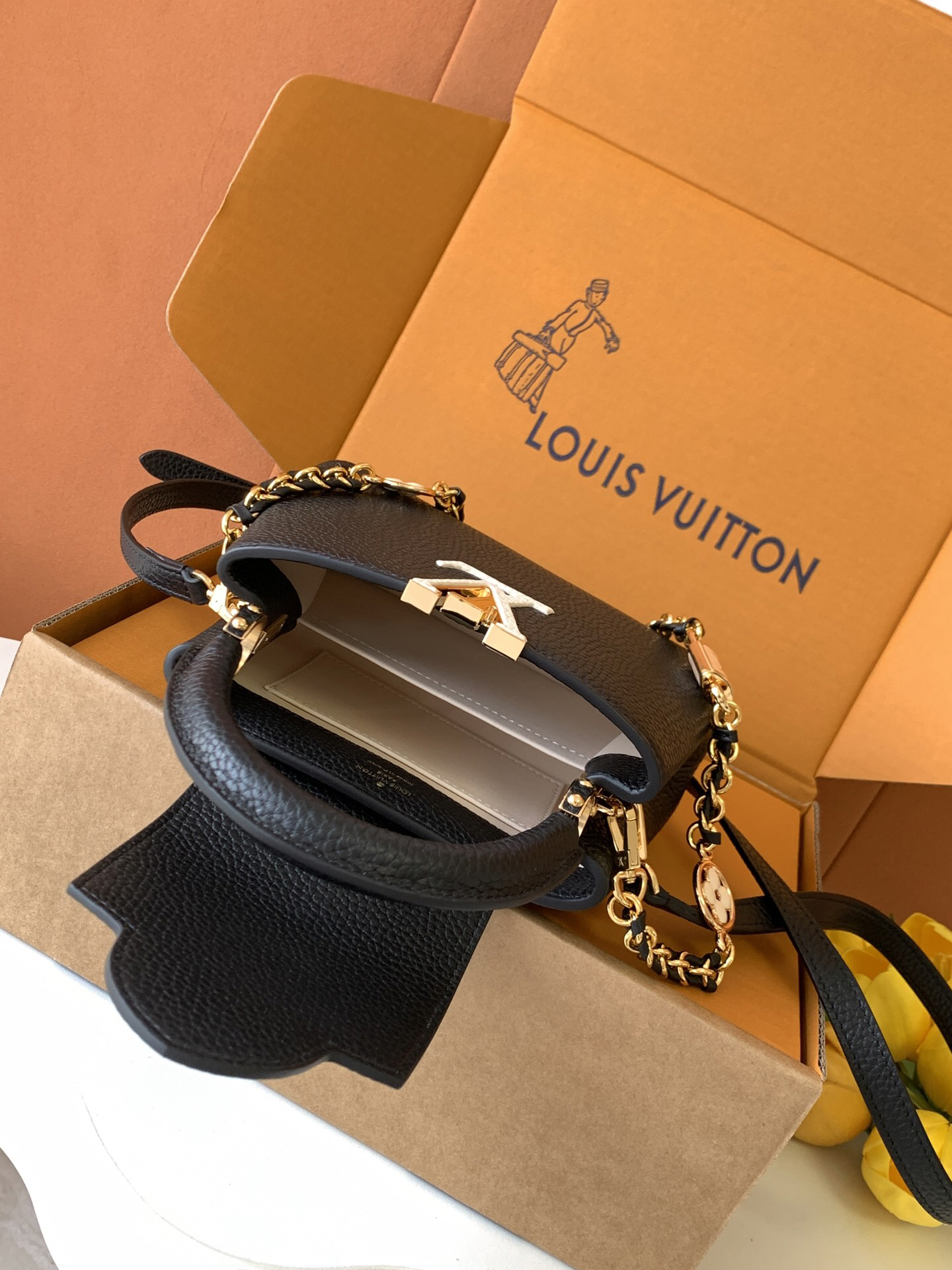 Louis Vuitton  ルイ・ヴィトン シーズナル ワンショルダーバッグ 