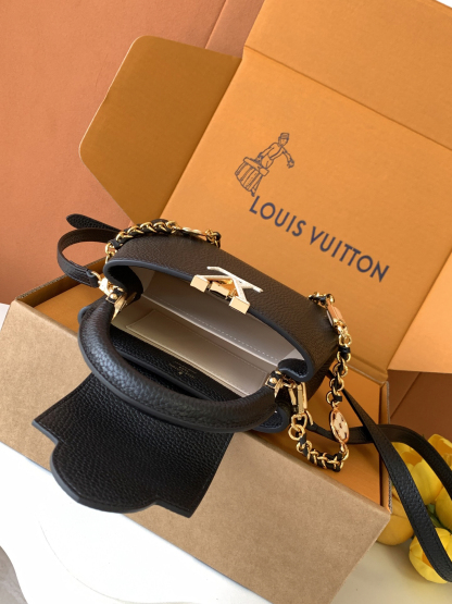 Louis Vuitton  ルイ・ヴィトン シーズナル ワンショルダーバッグ 