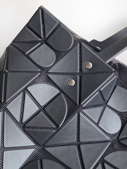 イッセイミヤケ「Issey Miyake」LUCENTシリーズ トートバッグ