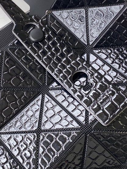 イッセイミヤケ「Issey Miyake」LUCENTシリーズ トートバッグ