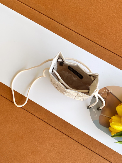 イッセイミヤケ「Issey Miyake」LUCENTシリーズ トートバッグ