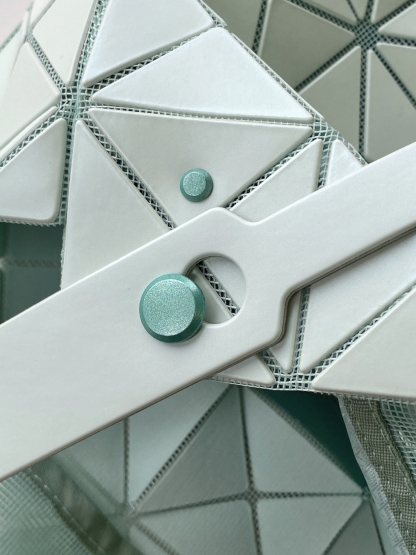 イッセイミヤケ「Issey Miyake」LUCENTシリーズ トートバッグ