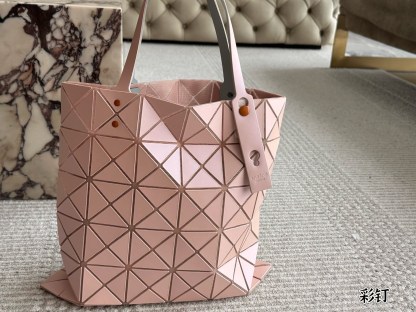 イッセイミヤケ「Issey Miyake」LUCENTシリーズ トートバッグ