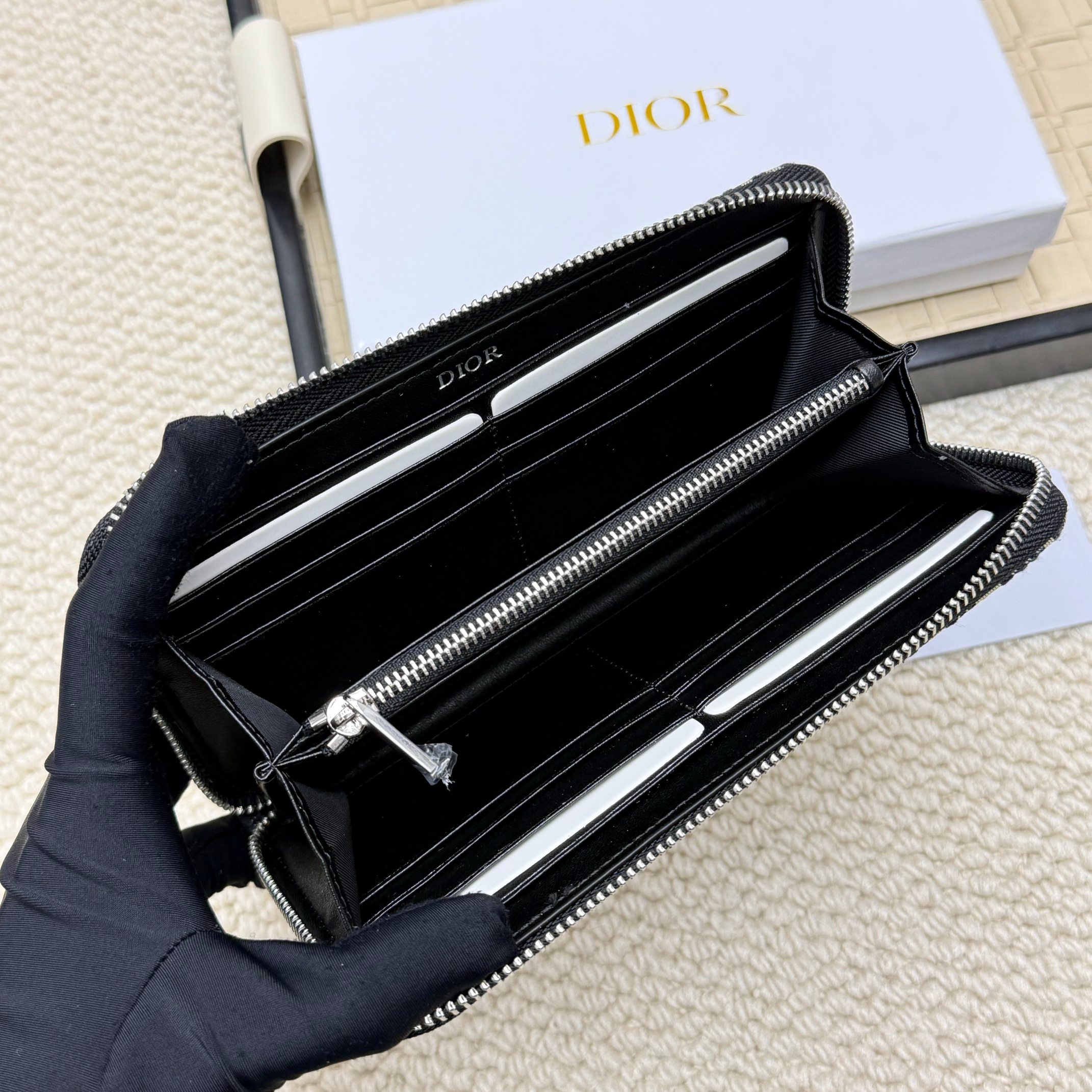 ディオール「Dior」 クラシックな高級品さいふ