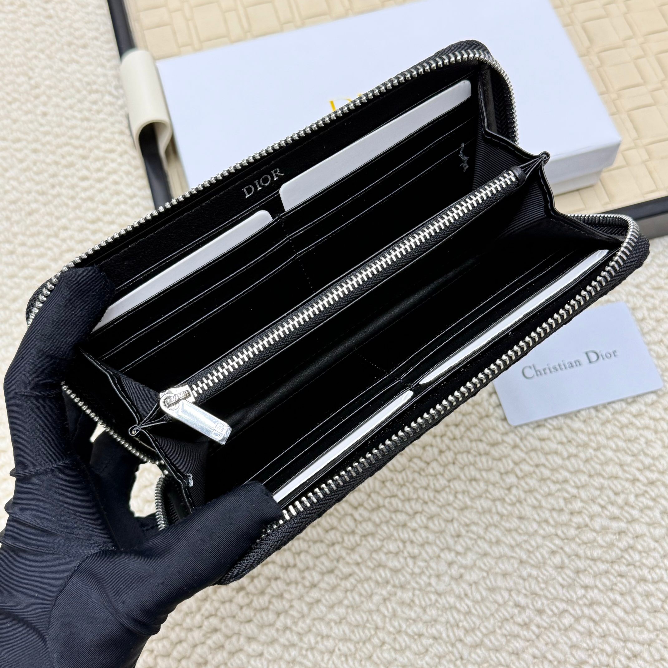 ディオール「Dior」 クラシックな高級品さいふ