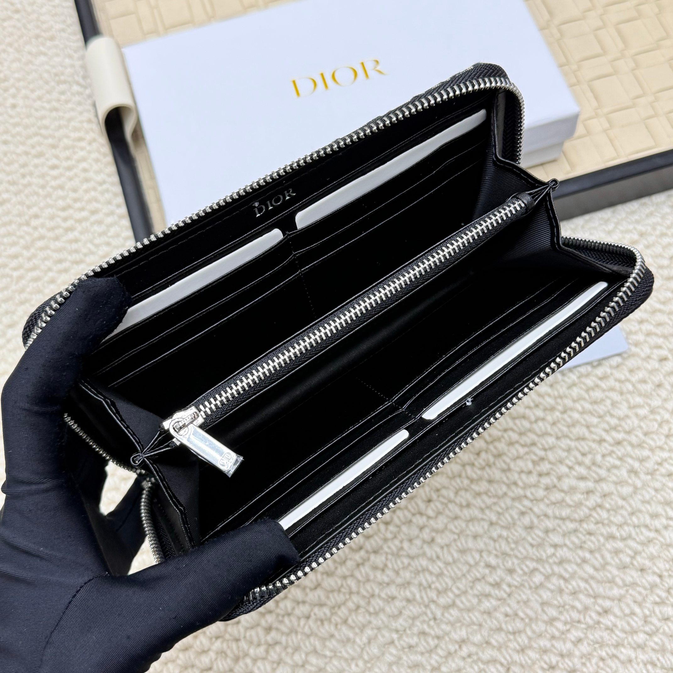 ディオール「Dior」 クラシックな高級品さいふ
