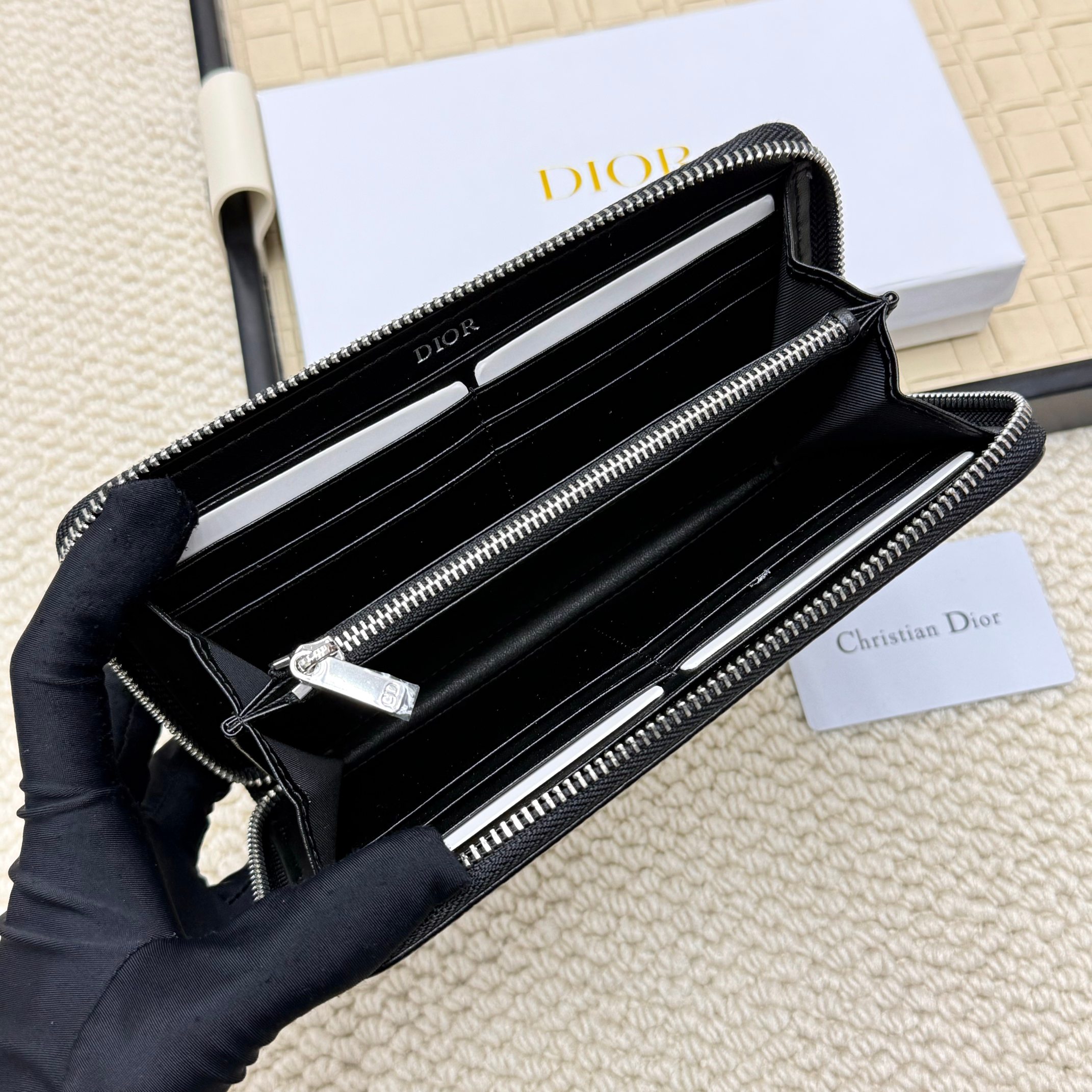 ディオール「Dior」 クラシックな高級品さいふ