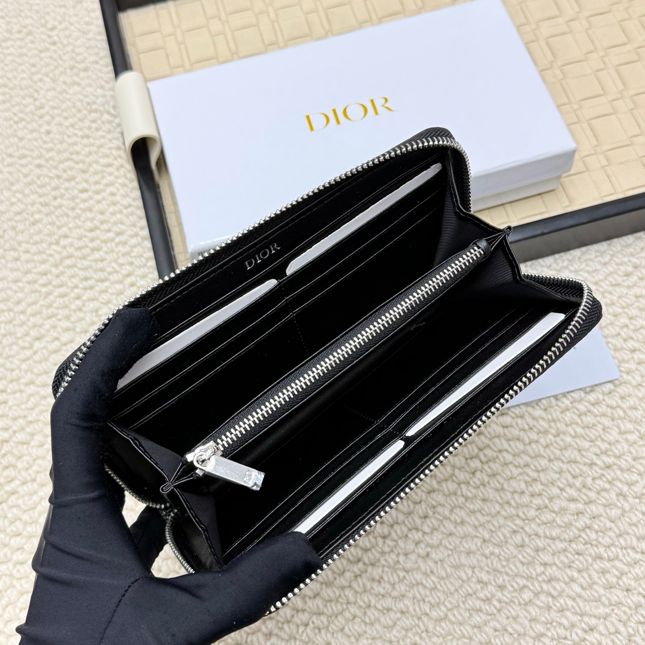 ディオール「Dior」 クラシックな高級品さいふ