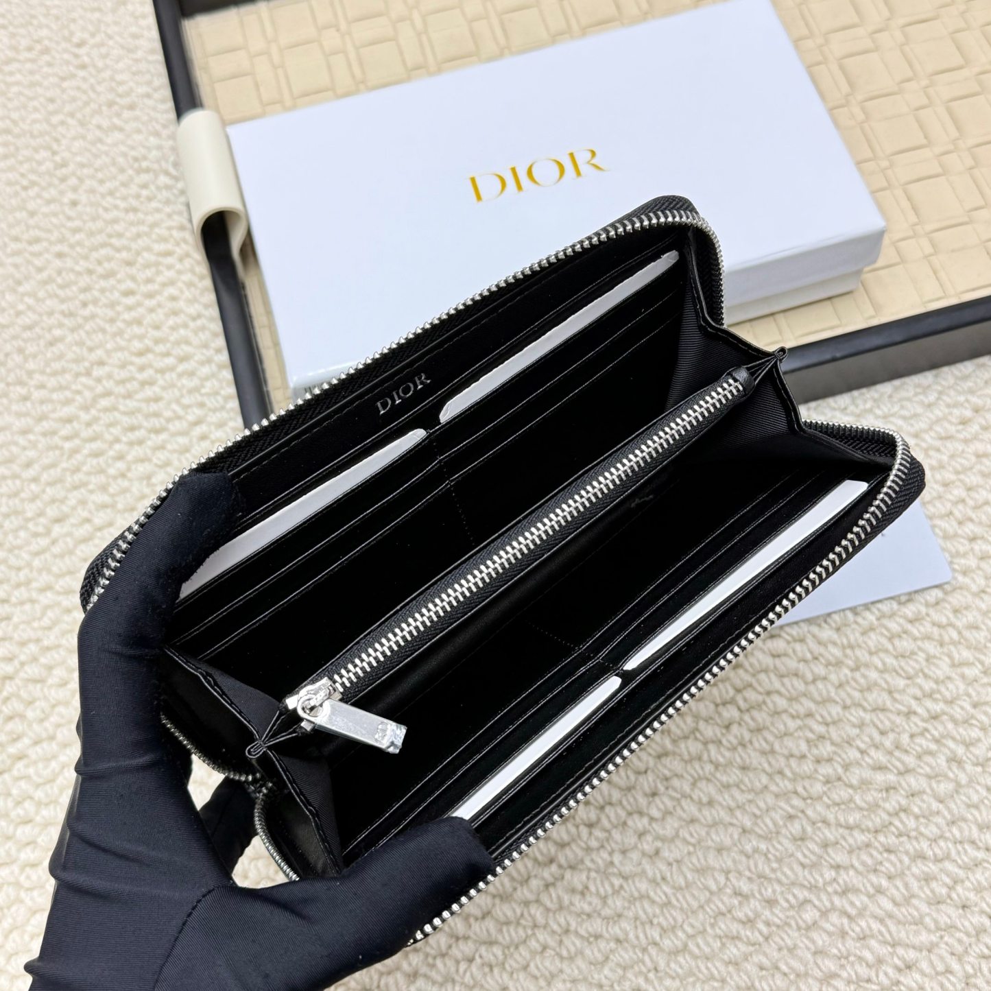 ディオール「Dior」 クラシックな高級品さいふ
