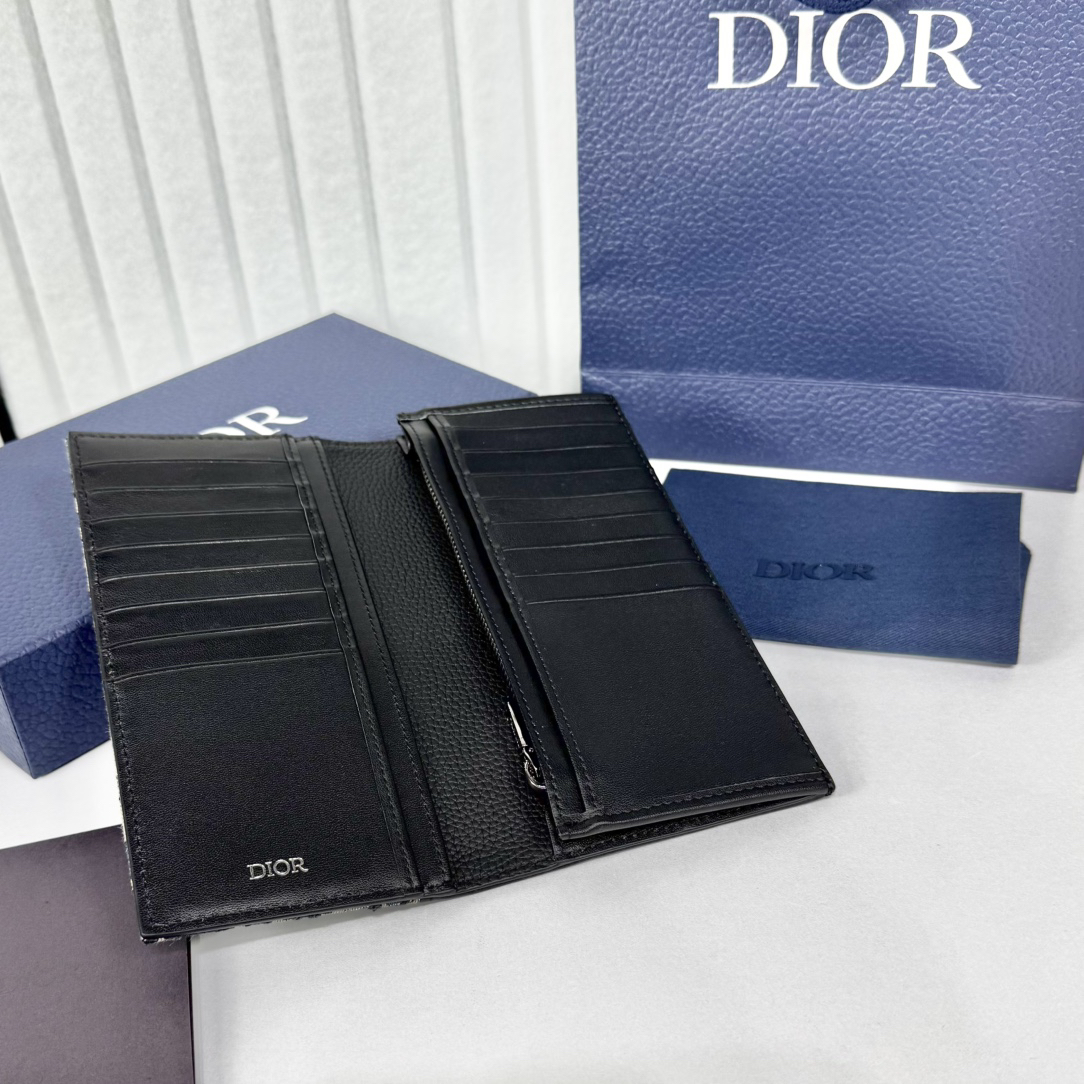 ディオール「Dior」 クラシックな高級品さいふ