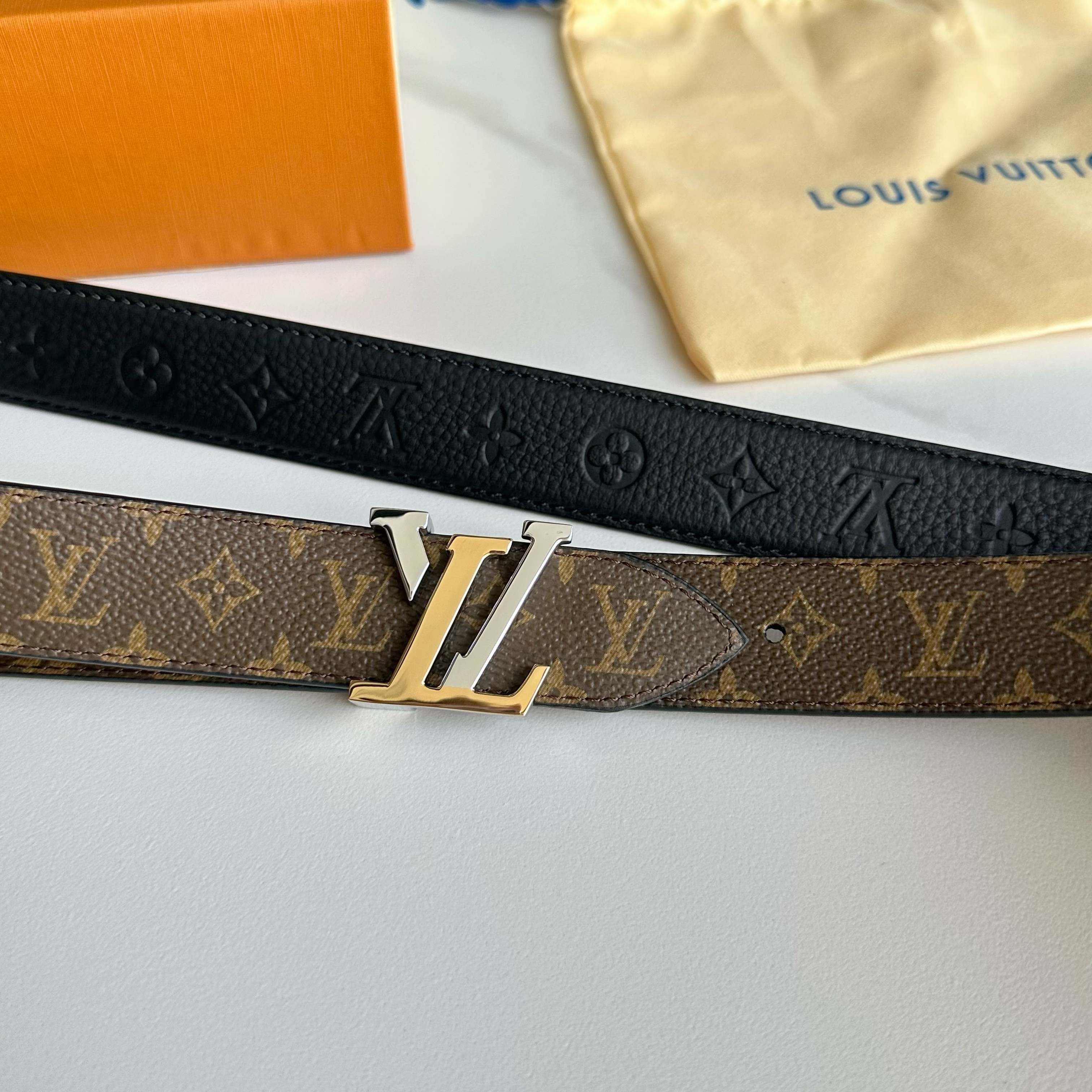 Louis Vuitton ルイヴィトンの新作女性用ベルト（リバーシブル）