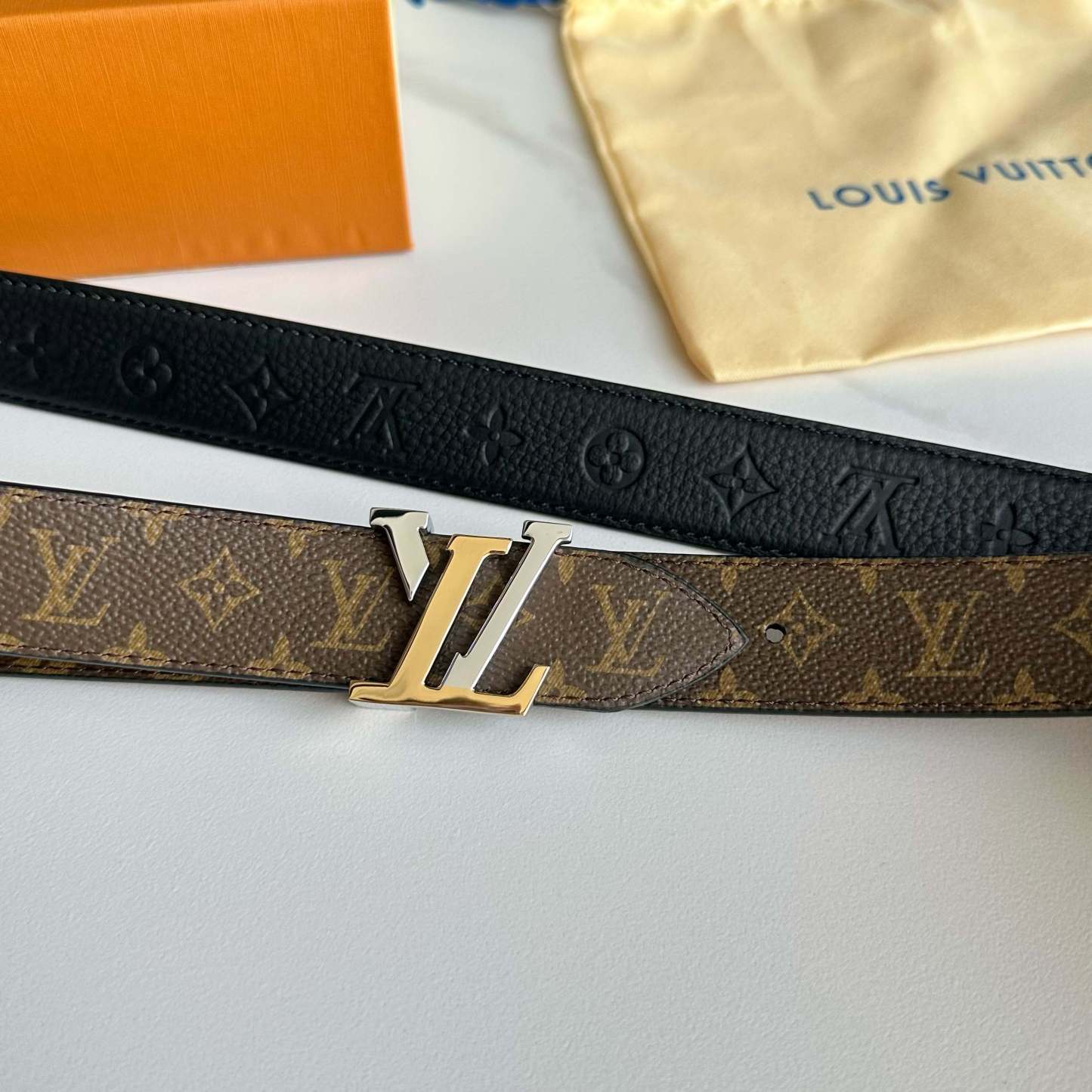 Louis Vuitton ルイヴィトンの新作女性用ベルト（リバーシブル）