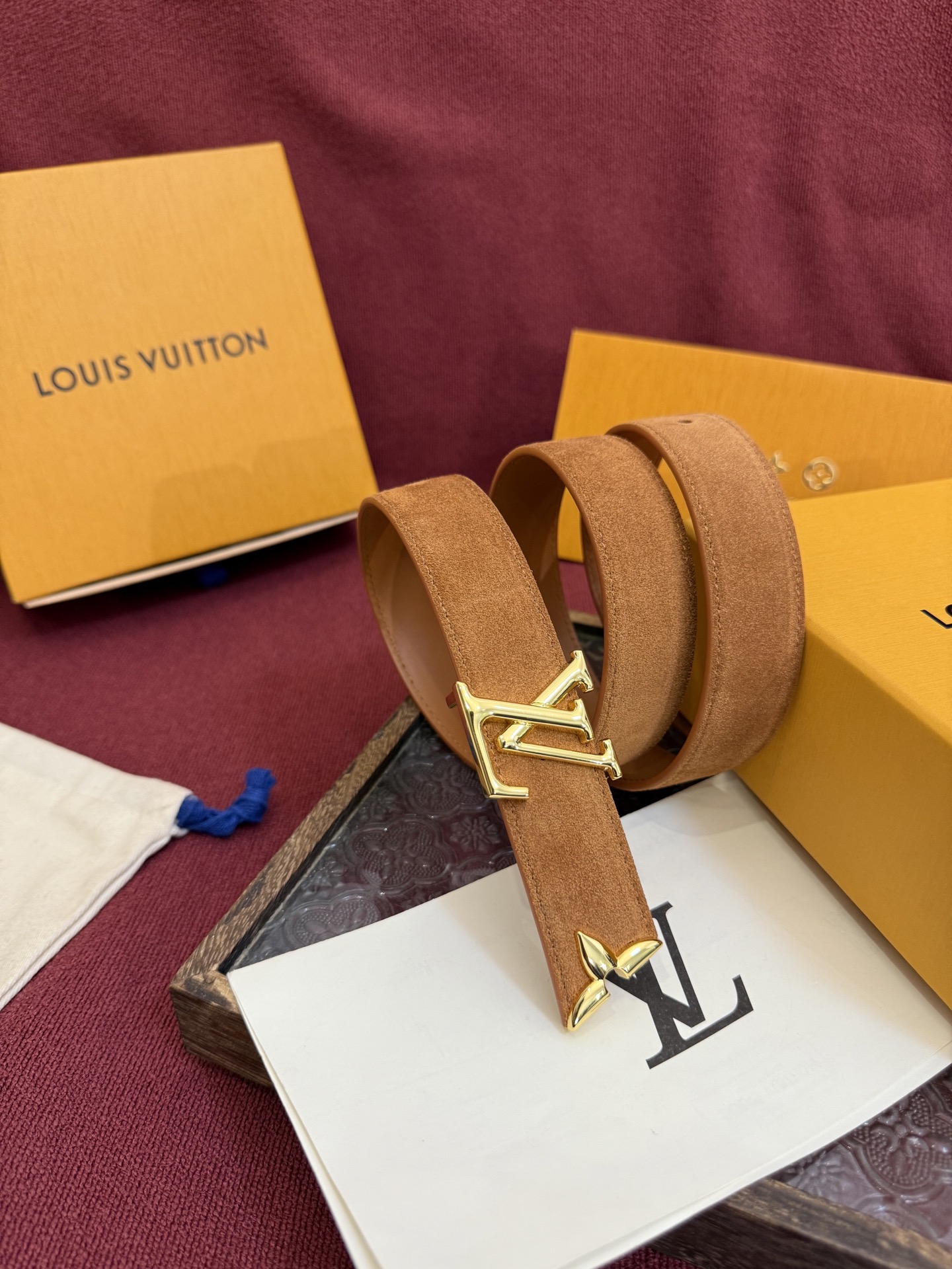 Louis Vuitton ルイヴィトンの新作女性用ベルト（リバーシブル）