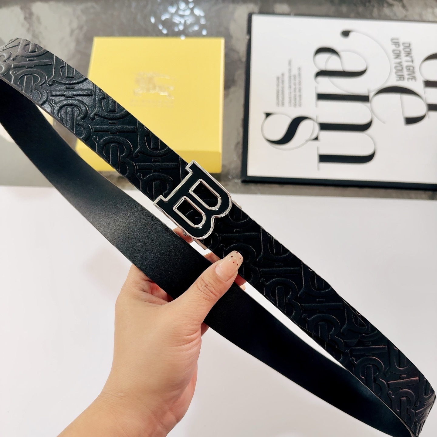バーバリー「Burberry」男性用ベルト