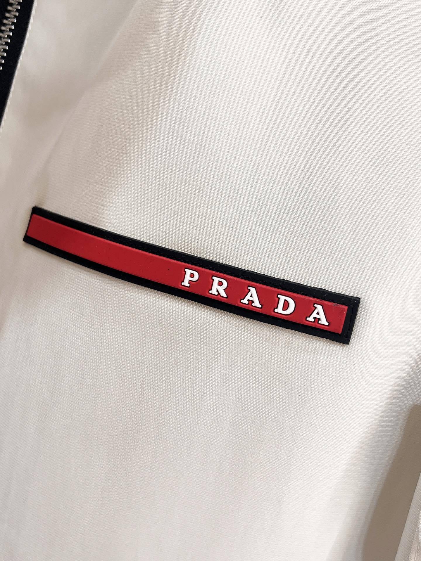 プラダ冬のおしゃれメンズジャケット