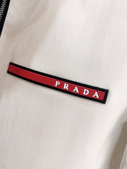 プラダ冬のおしゃれメンズジャケット