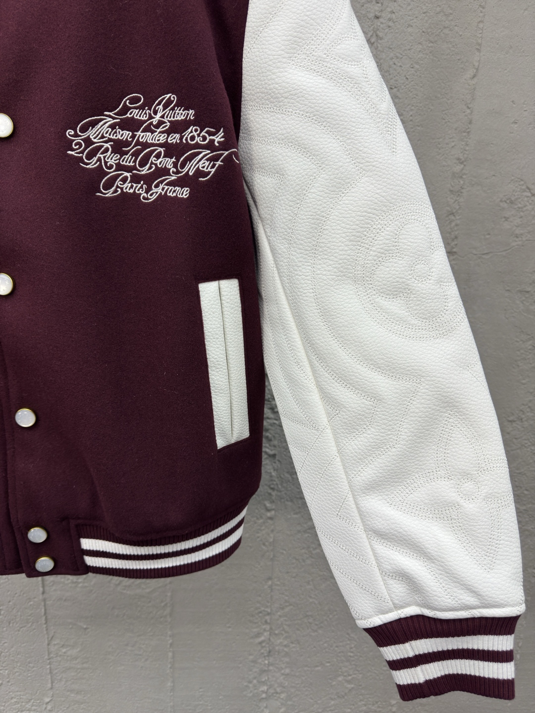 [ Louis Vuitton ] ルイ・ヴィトン  胸に刺繍を施したレザーの野球ウエア