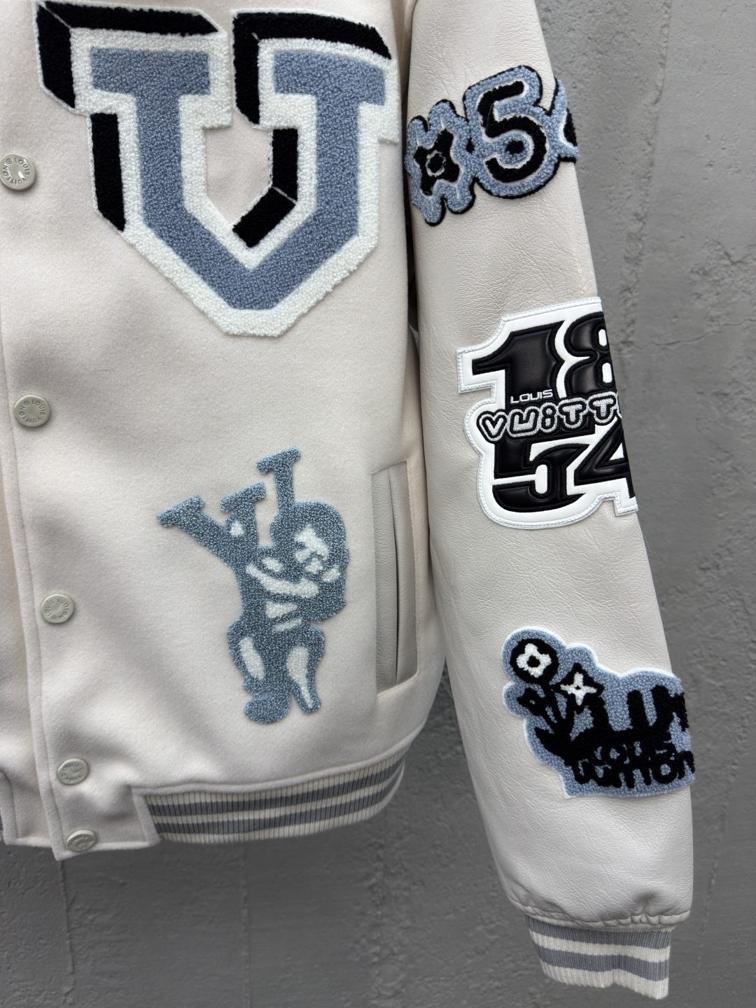 [ Louis Vuitton ] ルイ・ヴィトン  ウサギヤコブの毛皮の野球服のコート