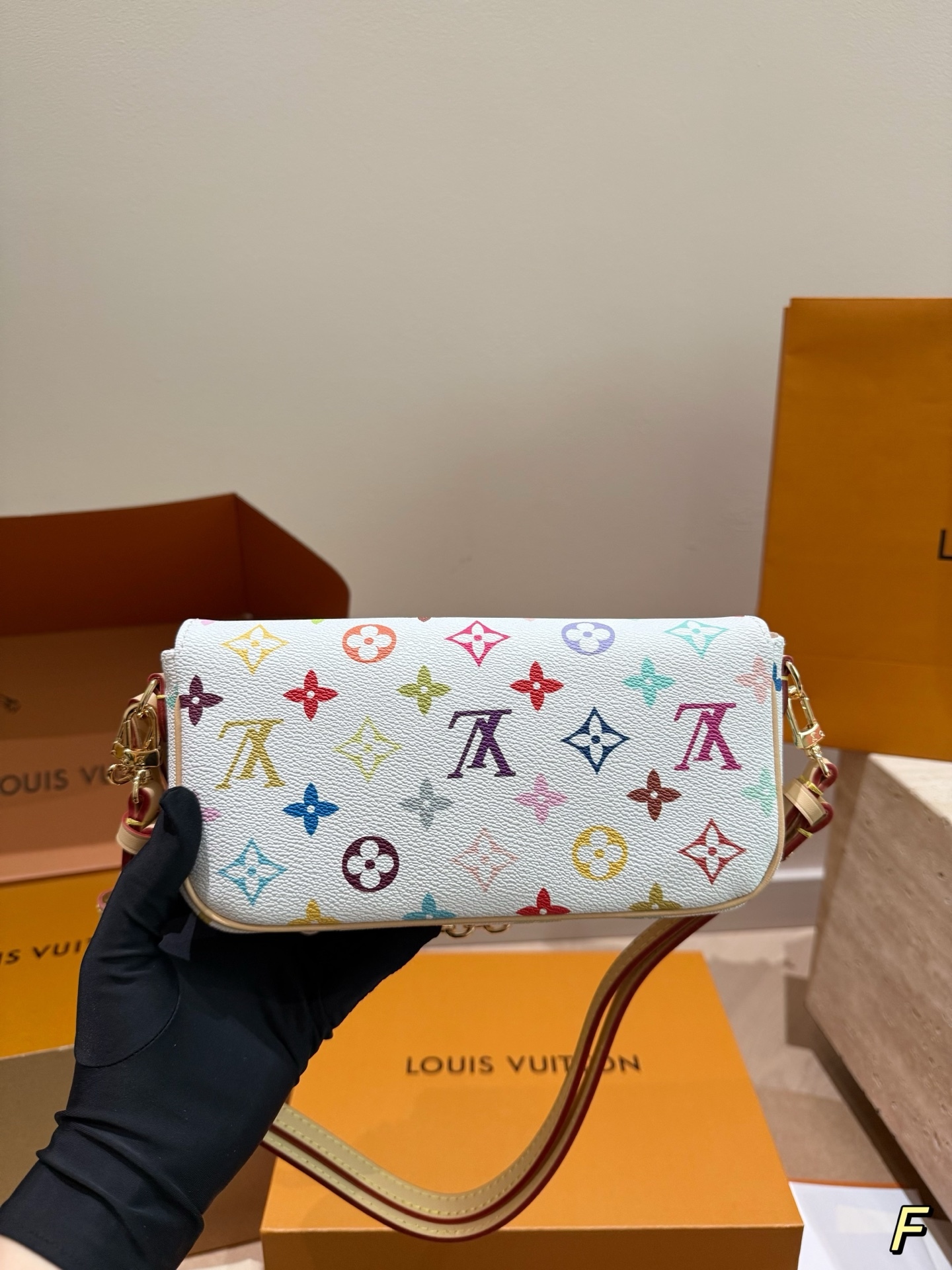 Louis Vuitton  ルイ・ヴィトン シーズナル ワンショルダーバッグ