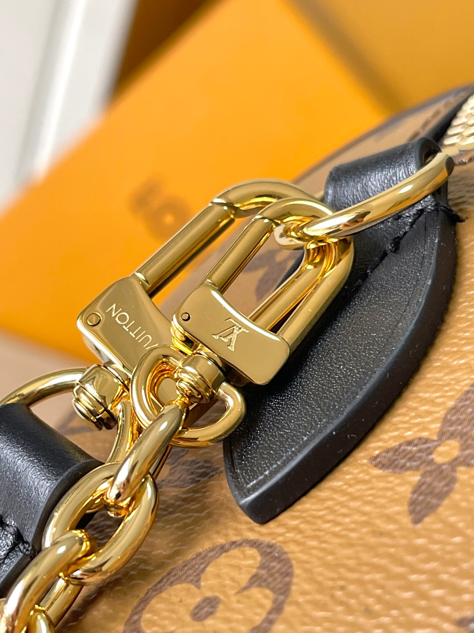 Louis Vuitton  ルイ・ヴィトン シーズナル ワンショルダーバッグ M13146