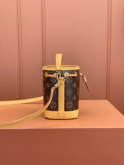 Louis Vuitton  ルイ・ヴィトン シーズナル ワンショルダーバッグ 